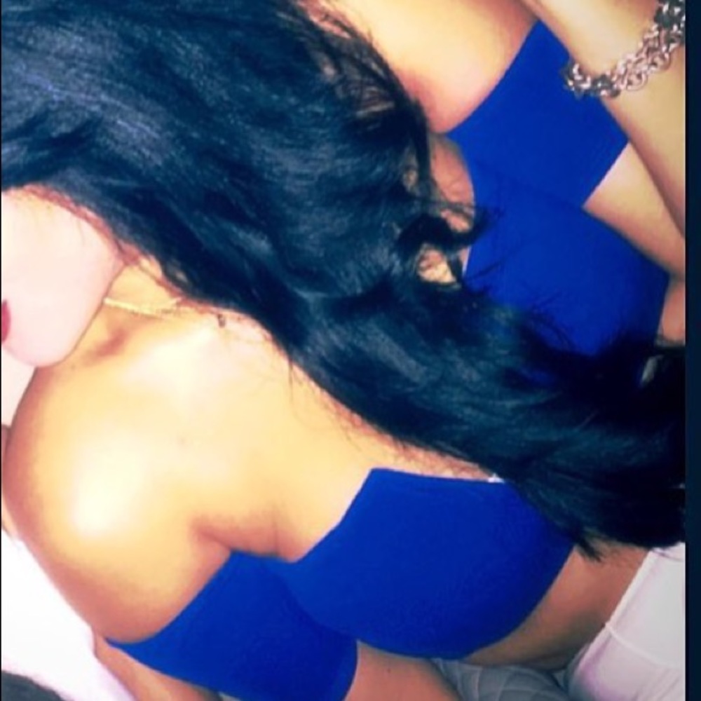 Super cute blue crop top!